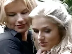 Lány-lány felnőtt, m ...