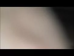 Egy buta ember sétál ...