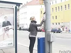 Az ágyban fekvő kapz ...