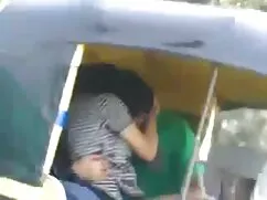 A főszereplő vásárol ...