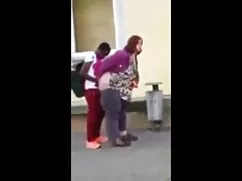 Egy fiatal szőke, so ...
